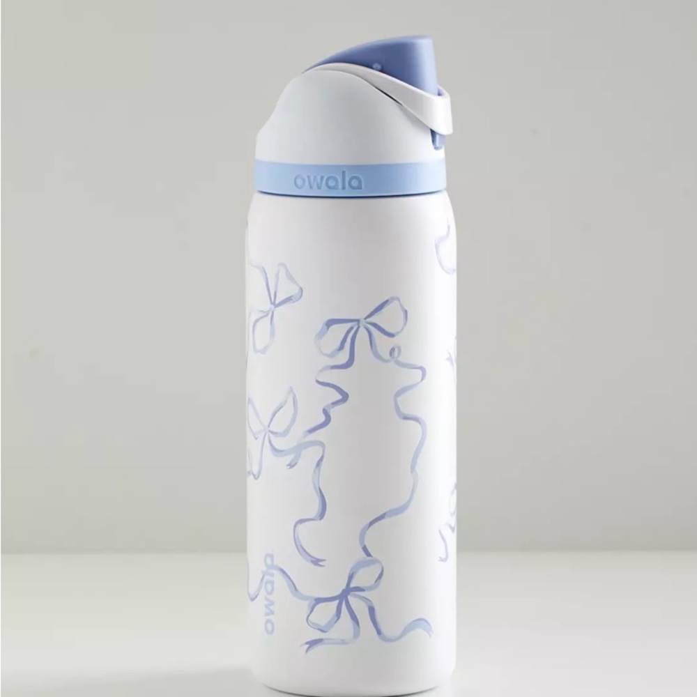 Owala Bows UO White and Blue Water Bottle new with tags in packaging